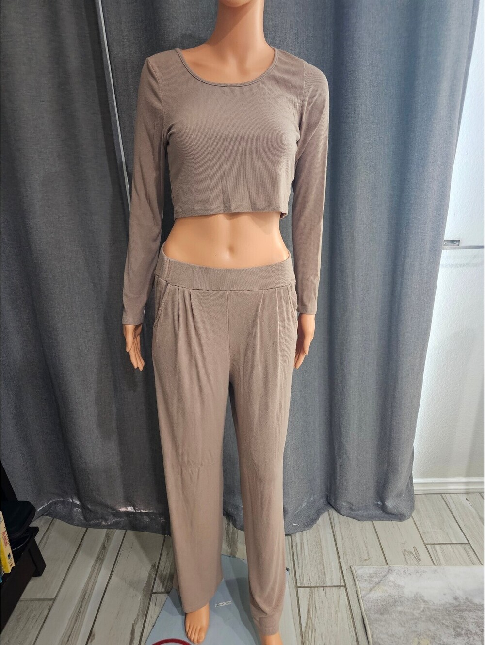 Women's Two-Piece Long Sleeve Crop Top and Pants Lounge Set - Taupe